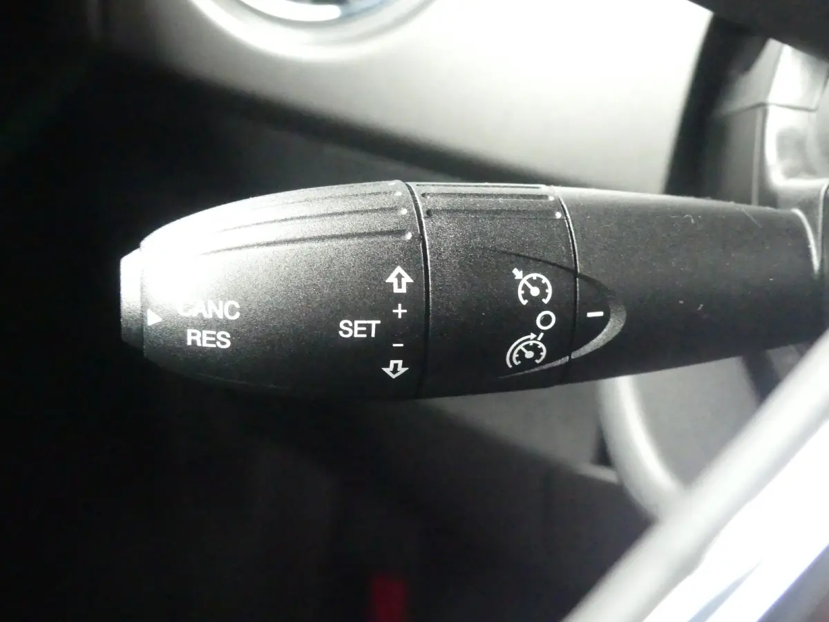 1.0 Hybrid Club | ELEKTRISCH SCHUIFDAK | PARKEERSENSOREN | CRUISE | AIRCO | APPLE CARPLAY / ANDROID AUTO |