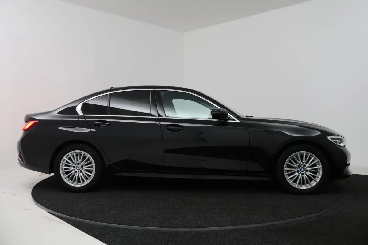 320i High Executive (PANORAMADAK, DEALER ONDERHOUDEN, STUUR-/STOELVERWARMING, SFEERVERLICHTING)
