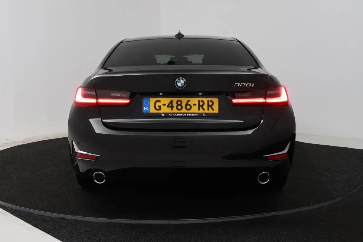 320i High Executive (PANORAMADAK, DEALER ONDERHOUDEN, STUUR-/STOELVERWARMING, SFEERVERLICHTING)