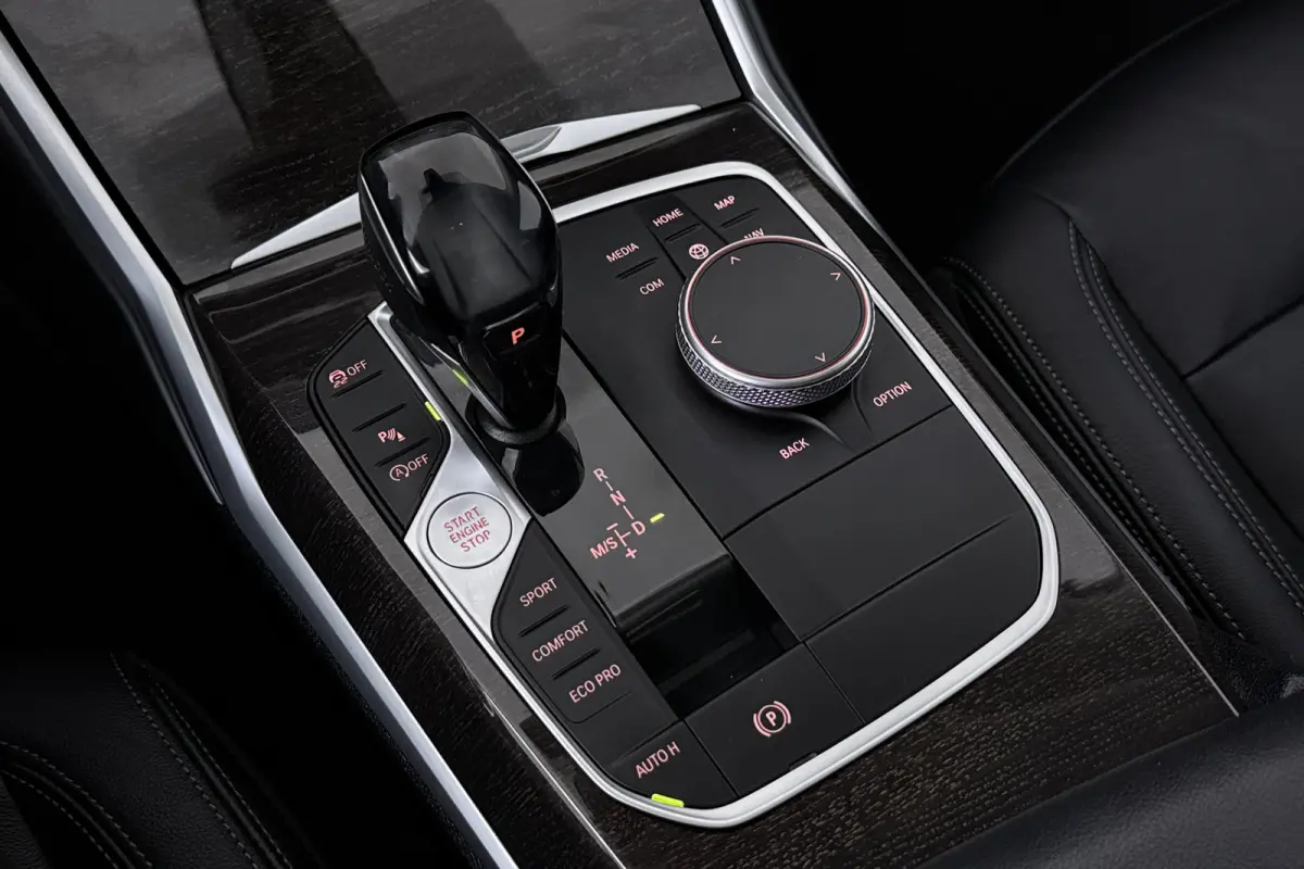 320i High Executive (PANORAMADAK, DEALER ONDERHOUDEN, STUUR-/STOELVERWARMING, SFEERVERLICHTING)