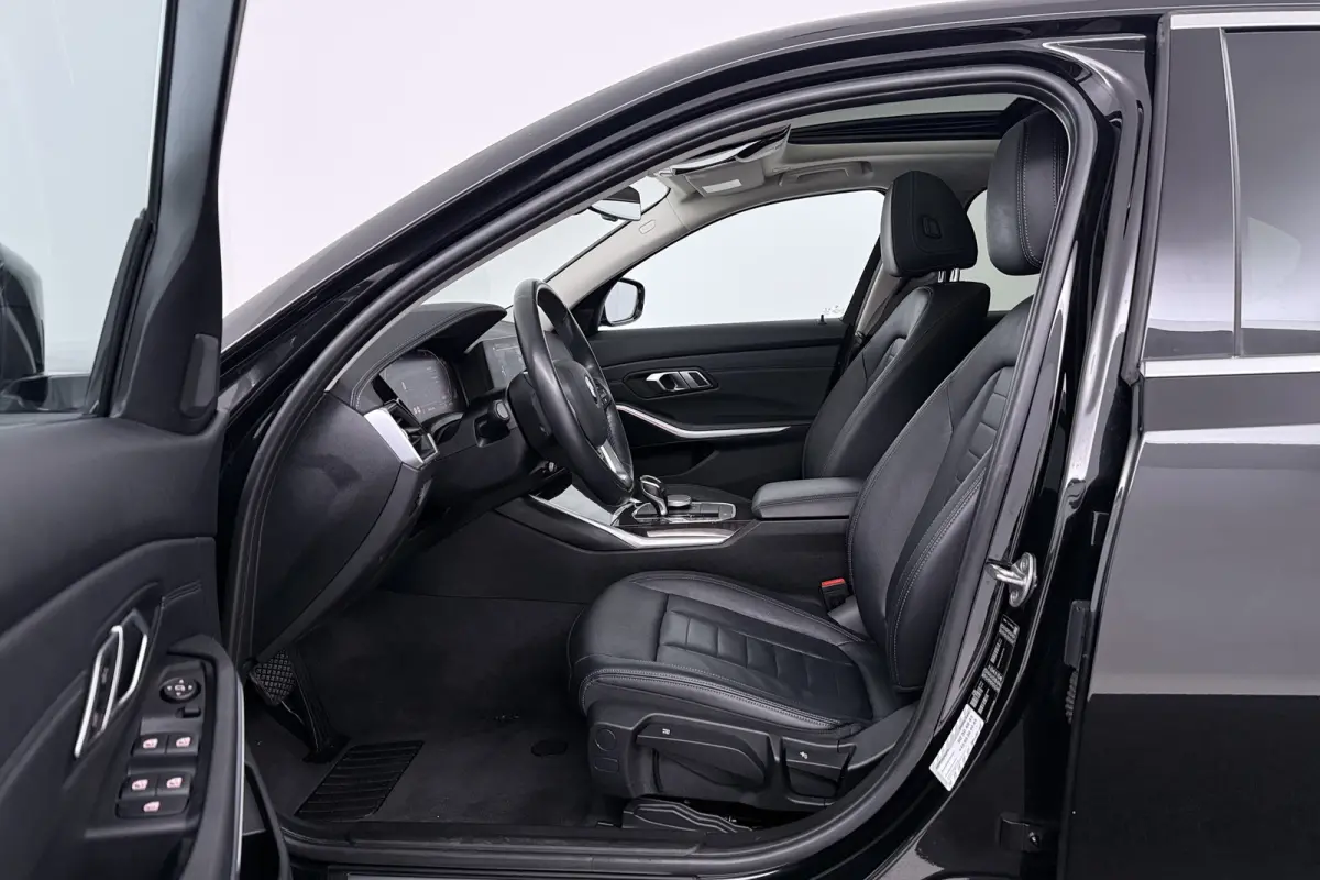 320i High Executive (PANORAMADAK, DEALER ONDERHOUDEN, STUUR-/STOELVERWARMING, SFEERVERLICHTING)