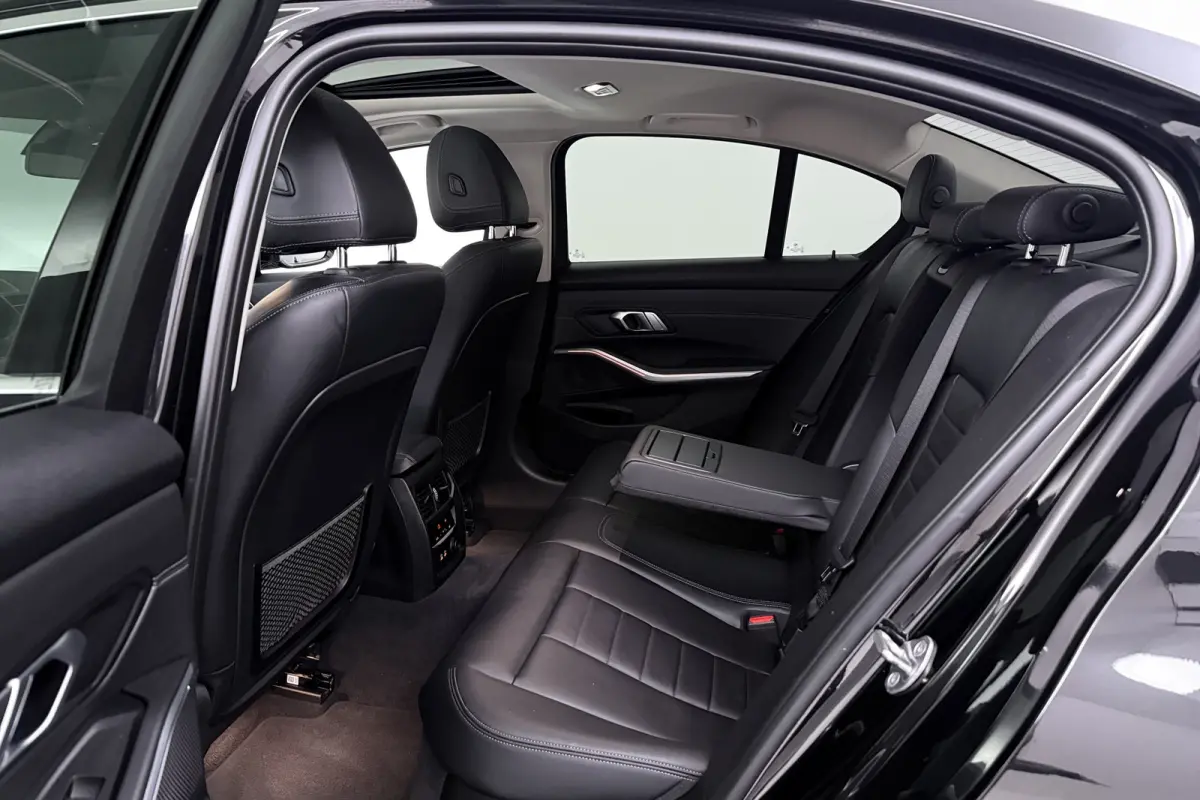 320i High Executive (PANORAMADAK, DEALER ONDERHOUDEN, STUUR-/STOELVERWARMING, SFEERVERLICHTING)
