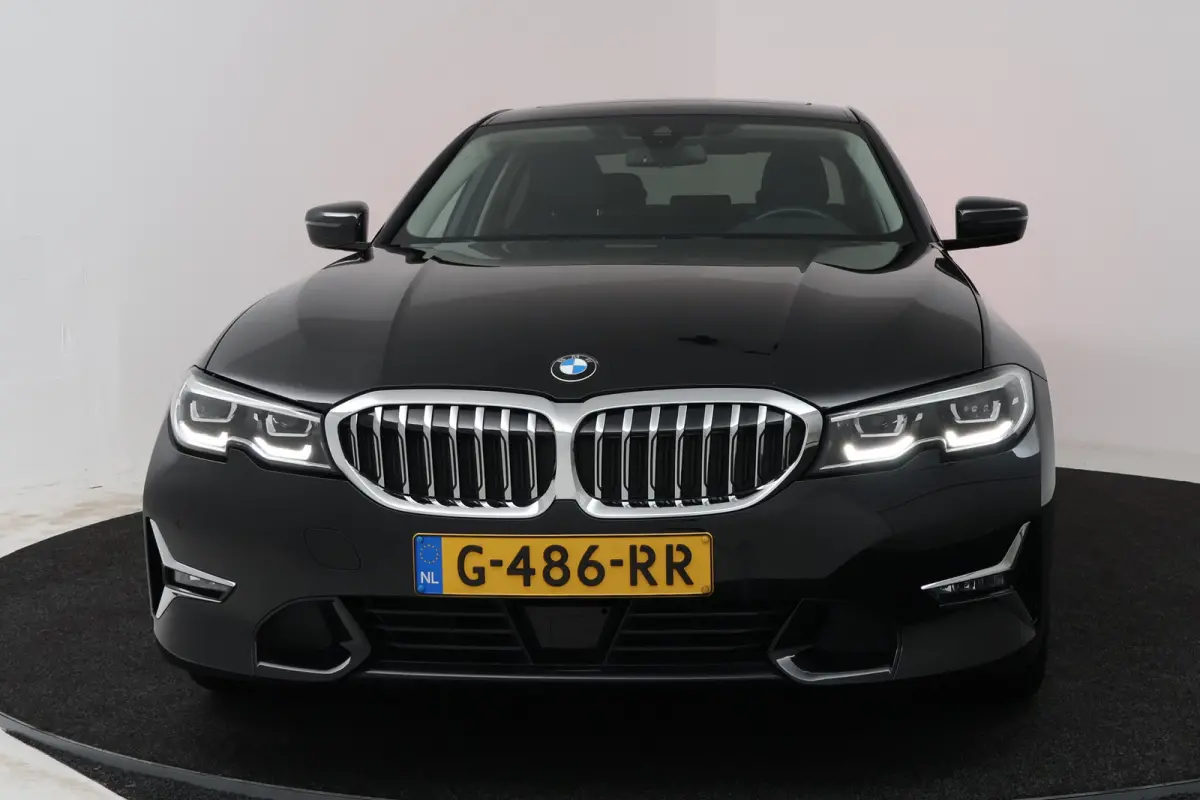 320i High Executive (PANORAMADAK, DEALER ONDERHOUDEN, STUUR-/STOELVERWARMING, SFEERVERLICHTING)