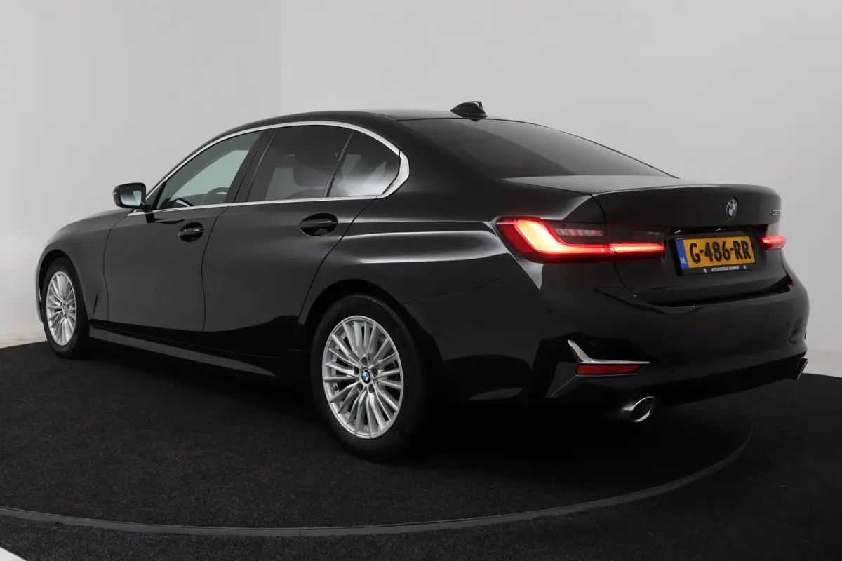 320i High Executive (PANORAMADAK, DEALER ONDERHOUDEN, STUUR-/STOELVERWARMING, SFEERVERLICHTING)