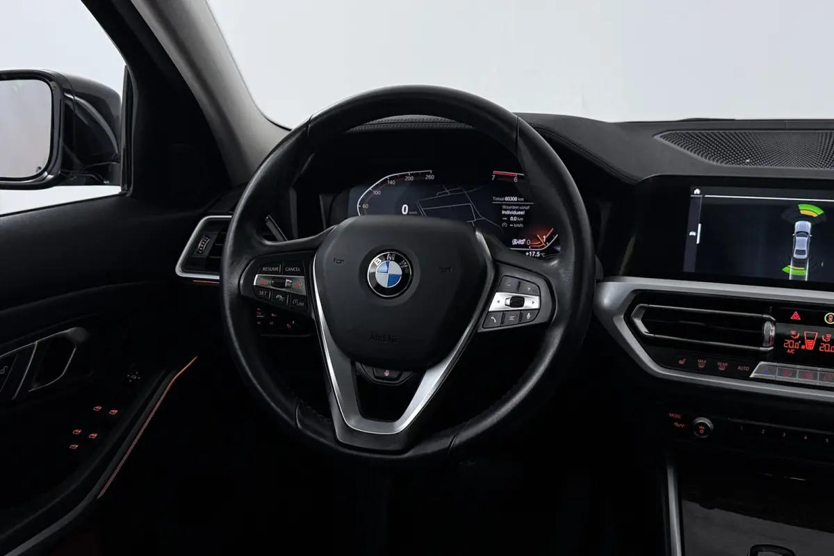 320i High Executive (PANORAMADAK, DEALER ONDERHOUDEN, STUUR-/STOELVERWARMING, SFEERVERLICHTING)