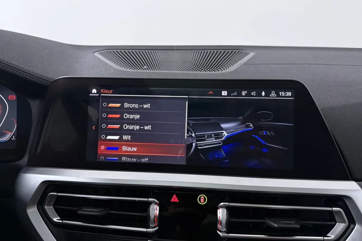 320i High Executive (PANORAMADAK, DEALER ONDERHOUDEN, STUUR-/STOELVERWARMING, SFEERVERLICHTING)