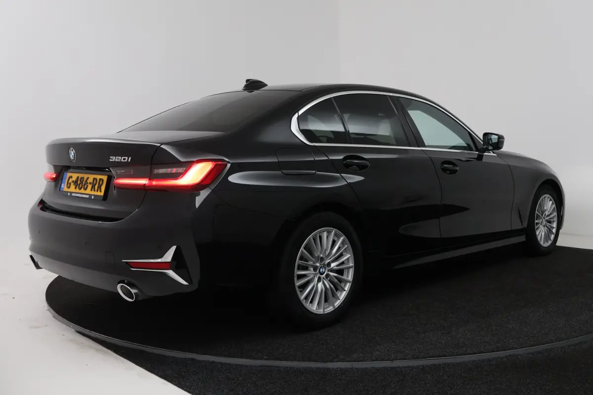 320i High Executive (PANORAMADAK, DEALER ONDERHOUDEN, STUUR-/STOELVERWARMING, SFEERVERLICHTING)