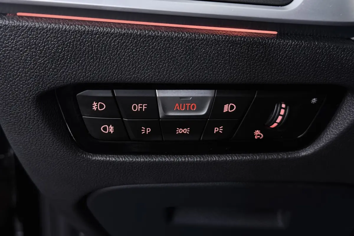 320i High Executive (PANORAMADAK, DEALER ONDERHOUDEN, STUUR-/STOELVERWARMING, SFEERVERLICHTING)