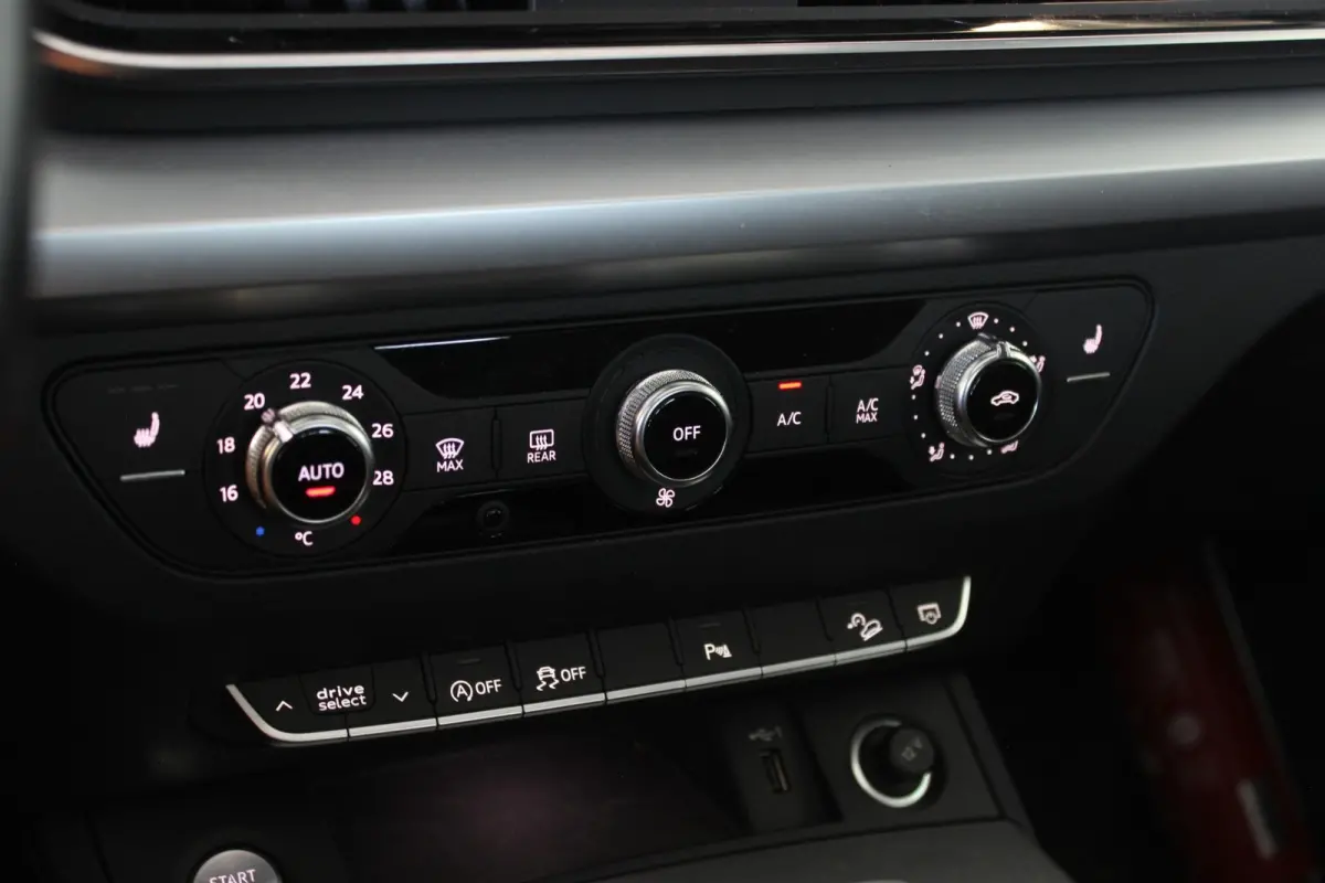 35 TDI Quattro S-Line Edition Trekhaak | Virtual Cockpit | Pano | Camera | Alcantara | LED Matrix | Privacy glass | Carplay | 19" LMV | PDC V+A