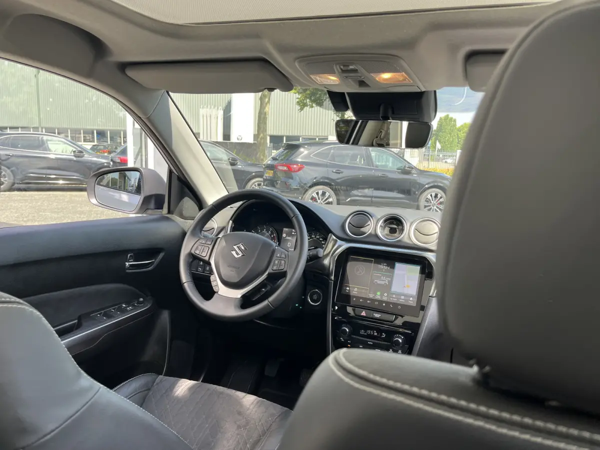 1.4 Boosterjet Smart Hybrid Style Automaat | €2.000,- voordeel | Meerdere kleuren leverbaar | Pano | Adapt. Cruise | Camera | Dodehoek | Rijstrook | Stoelverwarming | etc. etc.