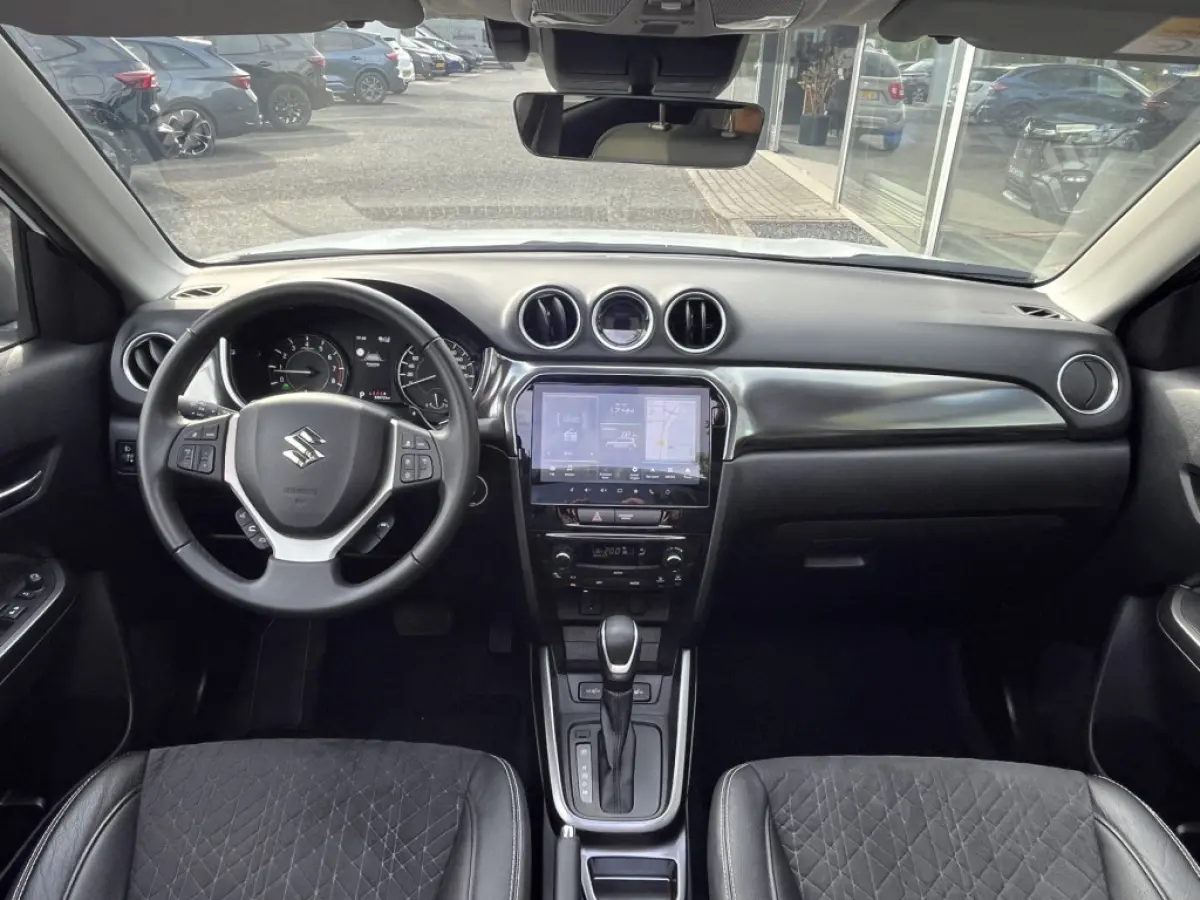1.4 Boosterjet Smart Hybrid Style Automaat | €2.000,- voordeel | Meerdere kleuren leverbaar | Pano | Adapt. Cruise | Camera | Dodehoek | Rijstrook | Stoelverwarming | etc. etc.