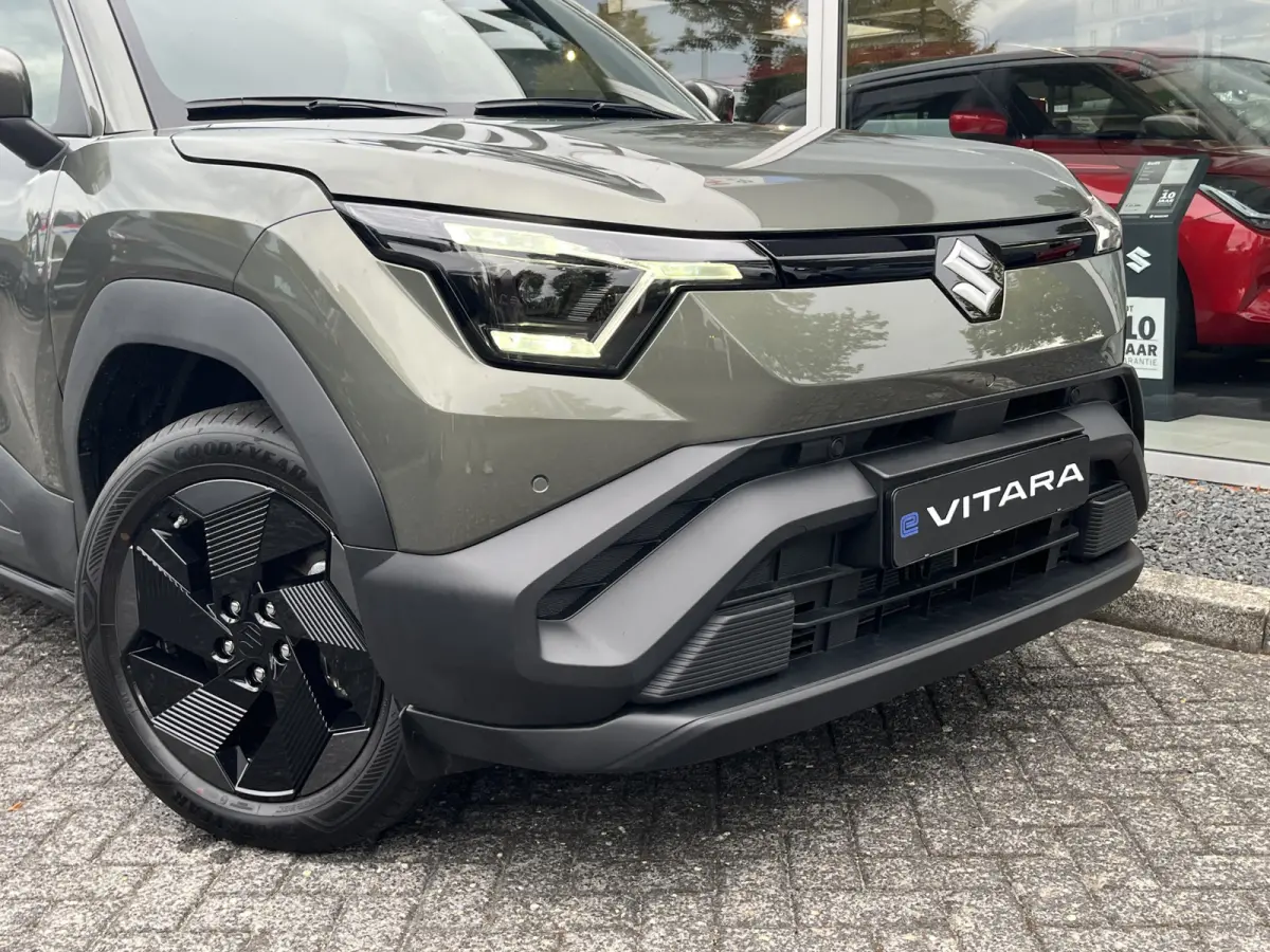 Select 61 kWh | Meerdere kleuren beschikbaar | Direct uit voorraad leverbaar | Suzuki Safety System Pro | Keyless | Smart Entry & Start |