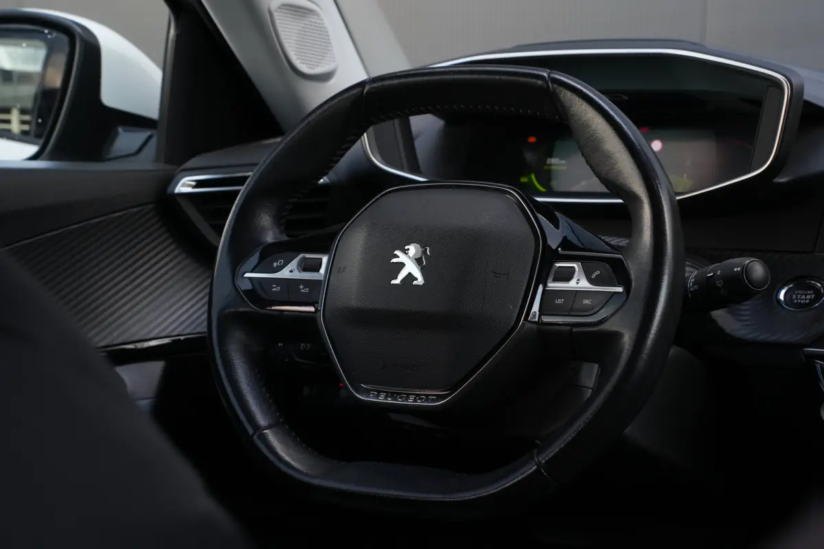 1.2 131pk PureTech Blue Lease Allure | 360 Camera | Carplay | Adaptive Cruise | 17" |