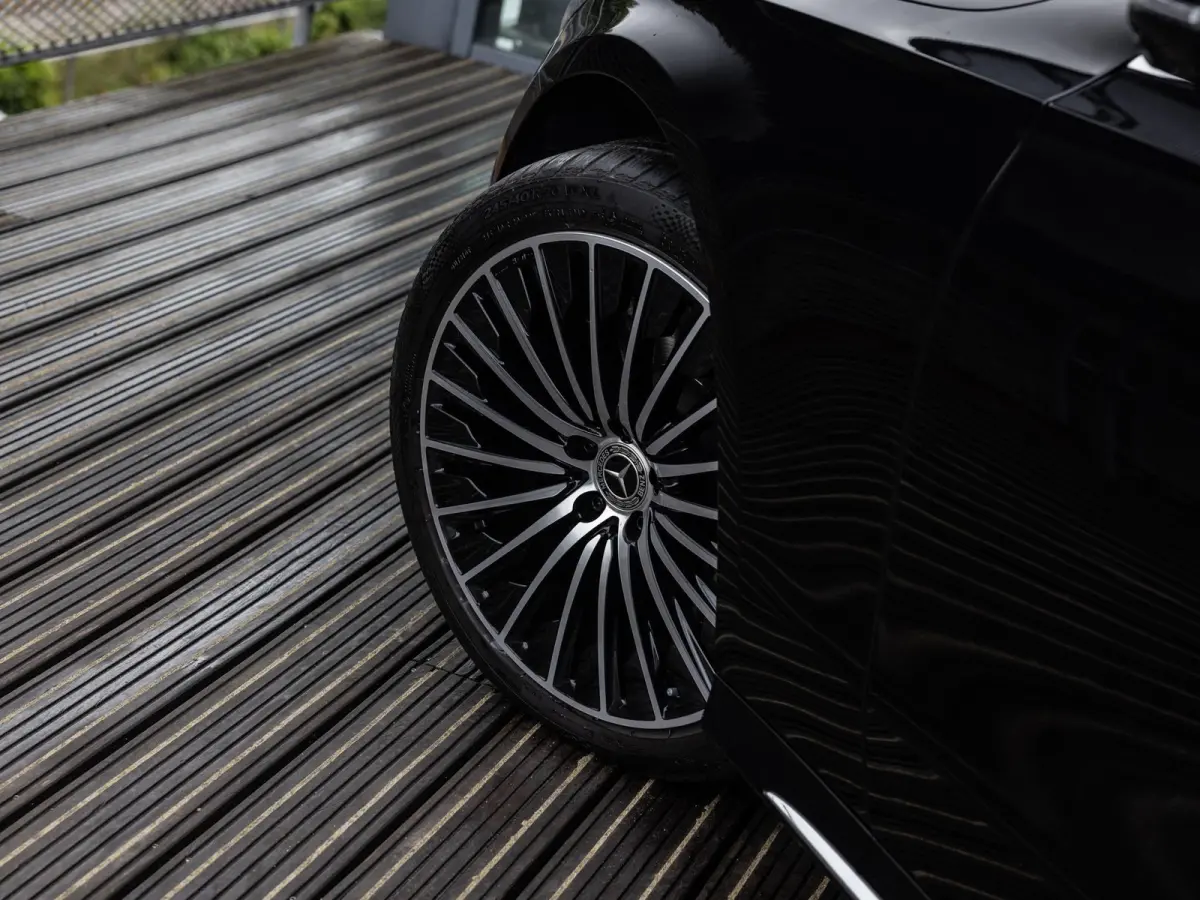 400 e 4MATIC Exclusive Line | PANORAMADAK | SOFT CLOSE | AIR BODY CONTROL | ACHTERAS BESTURING | MBUX SUPERSCREEN | BURMESTER | 20 INCH MULTISPAAK | MEMORY | WINTERPAKKET | LEDER PAKKET | NL