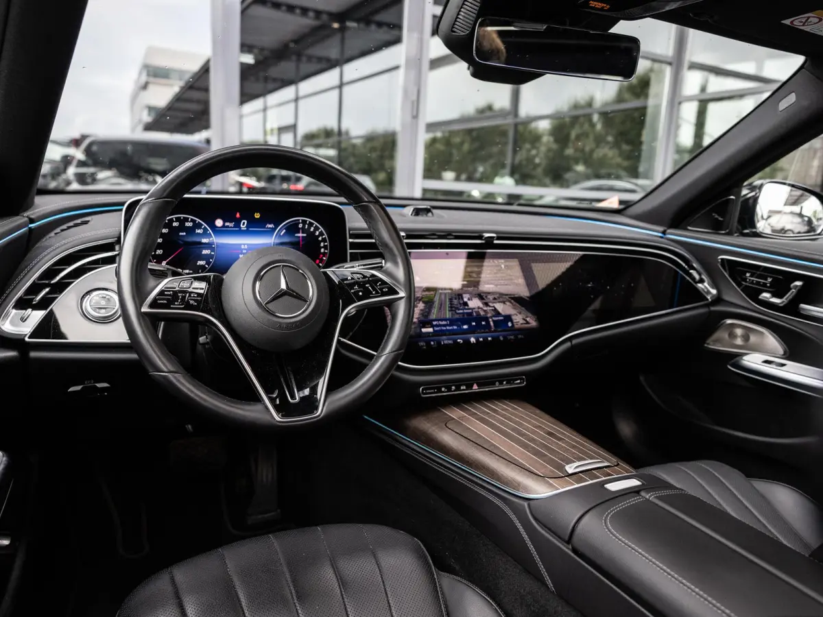 400 e 4MATIC Exclusive Line | PANORAMADAK | SOFT CLOSE | AIR BODY CONTROL | ACHTERAS BESTURING | MBUX SUPERSCREEN | BURMESTER | 20 INCH MULTISPAAK | MEMORY | WINTERPAKKET | LEDER PAKKET | NL