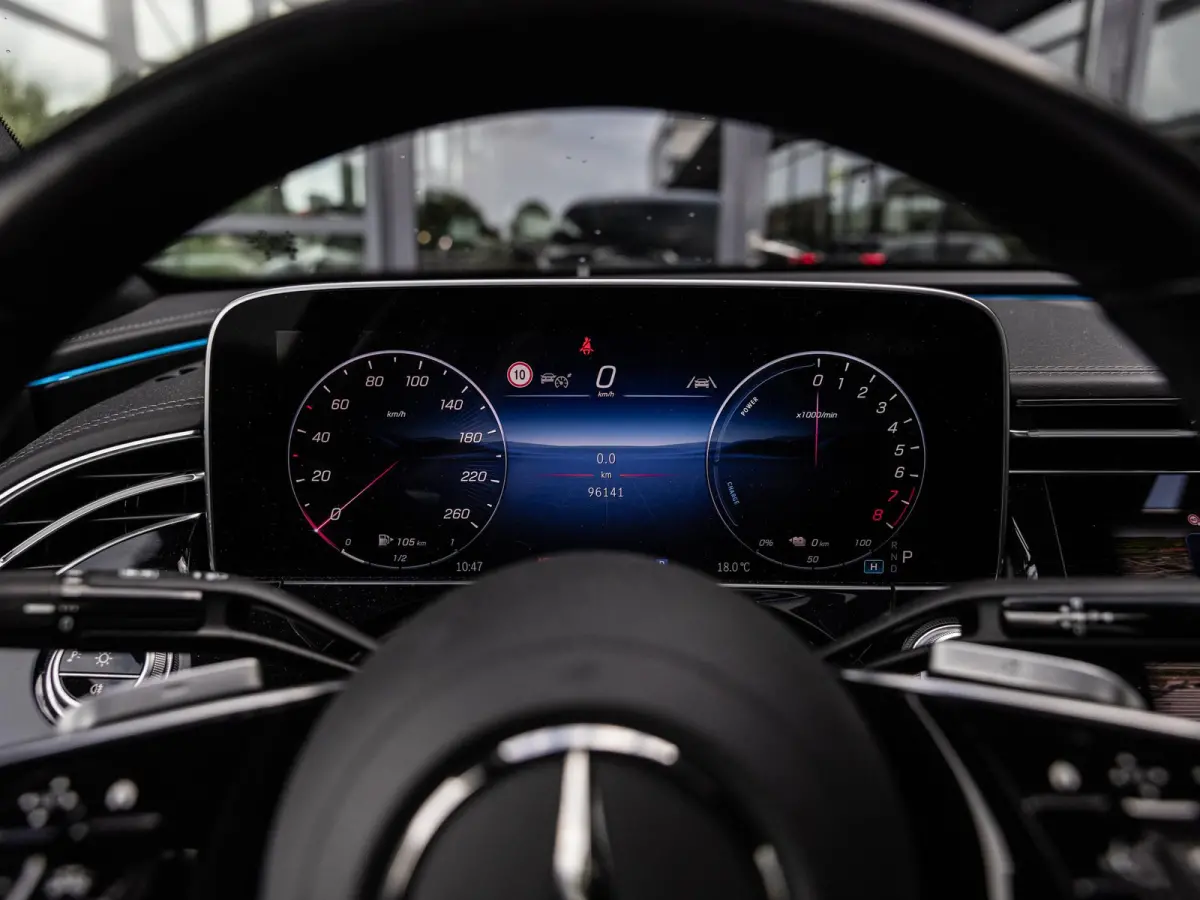 400 e 4MATIC Exclusive Line | PANORAMADAK | SOFT CLOSE | AIR BODY CONTROL | ACHTERAS BESTURING | MBUX SUPERSCREEN | BURMESTER | 20 INCH MULTISPAAK | MEMORY | WINTERPAKKET | LEDER PAKKET | NL