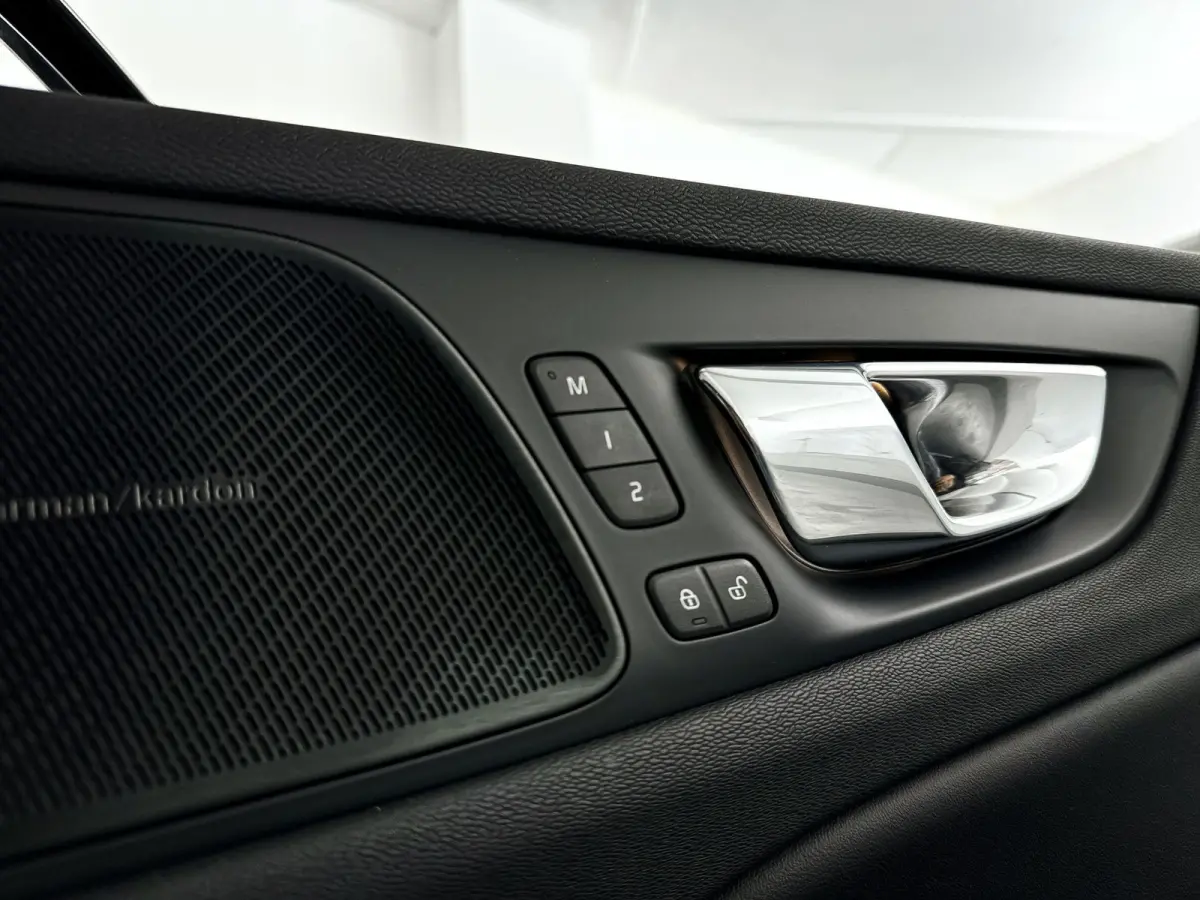 T6 AWD Twin Engine R-Design | Panoramadak | 360° camera | Harman Kardon | Head-up display | Stoel- en Stuurverwarming | Stoelventilatie | Trekhaak
