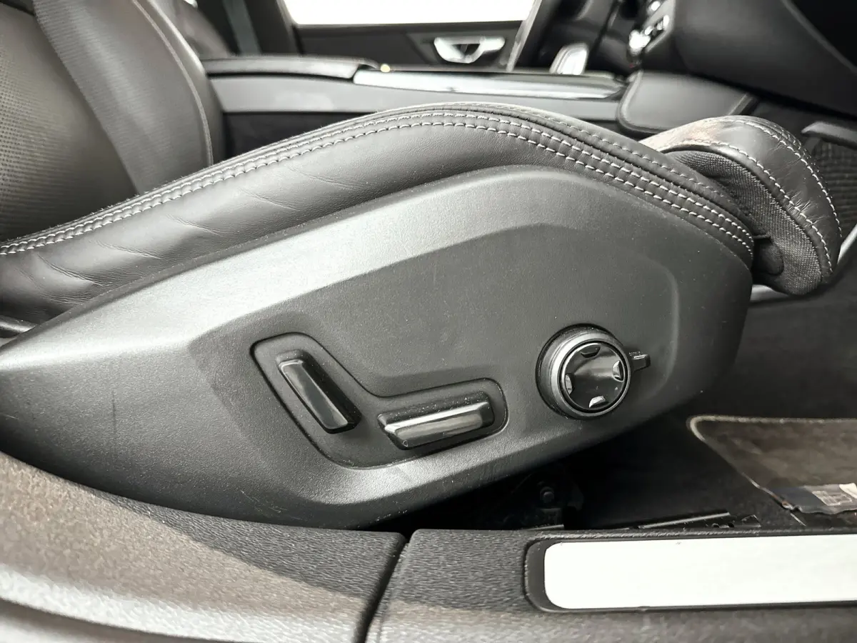 T6 AWD Twin Engine R-Design | Panoramadak | 360° camera | Harman Kardon | Head-up display | Stoel- en Stuurverwarming | Stoelventilatie | Trekhaak