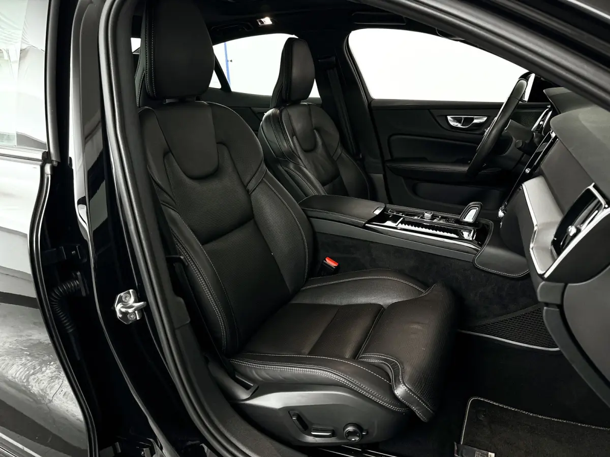 T6 AWD Twin Engine R-Design | Panoramadak | 360° camera | Harman Kardon | Head-up display | Stoel- en Stuurverwarming | Stoelventilatie | Trekhaak