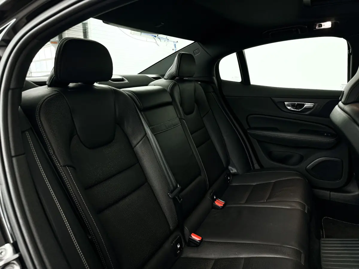 T6 AWD Twin Engine R-Design | Panoramadak | 360° camera | Harman Kardon | Head-up display | Stoel- en Stuurverwarming | Stoelventilatie | Trekhaak