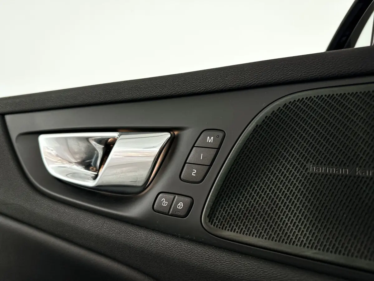 T6 AWD Twin Engine R-Design | Panoramadak | 360° camera | Harman Kardon | Head-up display | Stoel- en Stuurverwarming | Stoelventilatie | Trekhaak