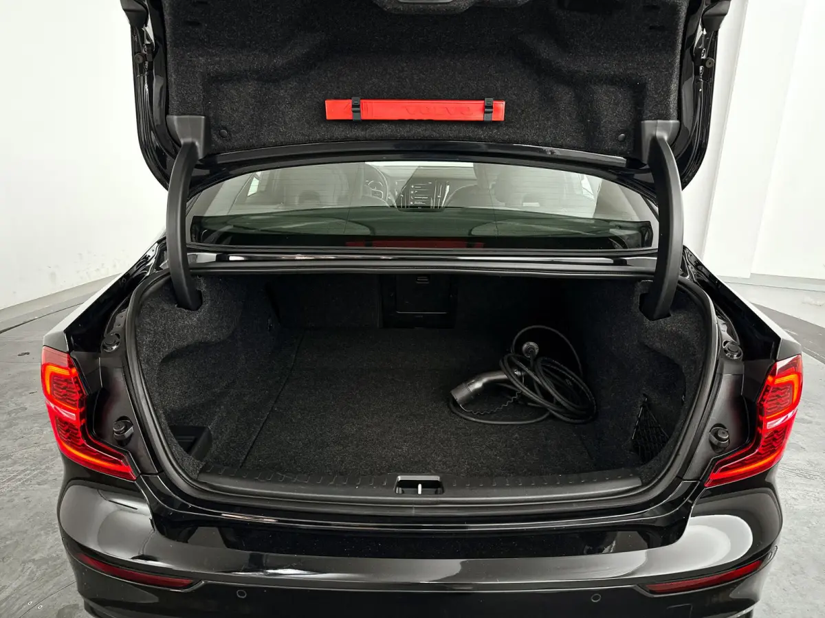 T6 AWD Twin Engine R-Design | Panoramadak | 360° camera | Harman Kardon | Head-up display | Stoel- en Stuurverwarming | Stoelventilatie | Trekhaak