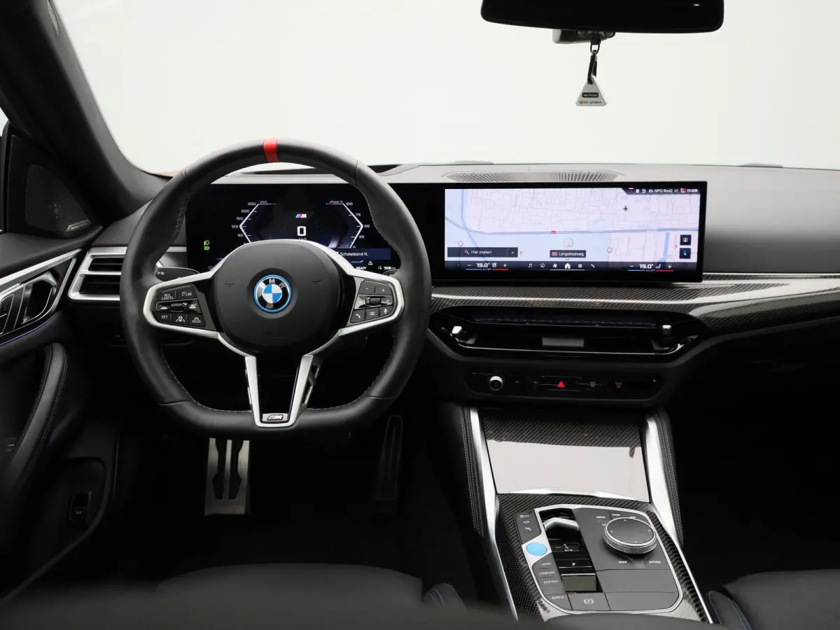M50 | CARBON IN&EXTRIEUR | KEYLESS | 360 CAMERA | HARMAN EN KARDON | DRIVING ASSISTENT PRO | PANORAMKADAK | MEMORY STOELEN | HUD | SFEER VERLICHTING | TREKHAAK | STOEL EN STUUR VERVWARMING |