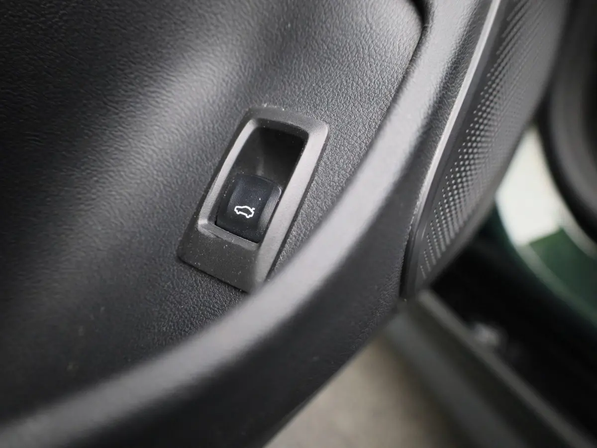 eDrive40 High Executive 84 kWh M-PAKKET | STOEL KOELING EN VERWARMING | PANORAMADAK | ADEPTIVE CRUISE | HUD| MEMORY STOELEN | CAMERA | KEYLESS | STOELVERWARMING ACHTER |
