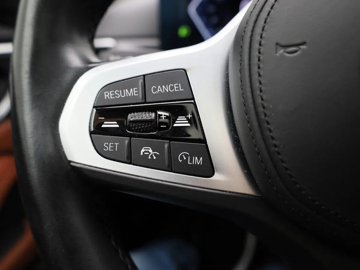 eDrive40 High Executive 84 kWh M-PAKKET | STOEL KOELING EN VERWARMING | PANORAMADAK | ADEPTIVE CRUISE | HUD| MEMORY STOELEN | CAMERA | KEYLESS | STOELVERWARMING ACHTER |