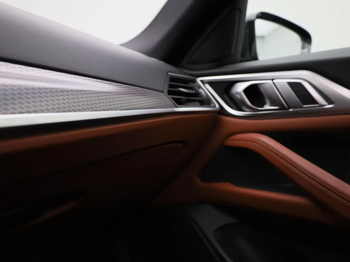 eDrive40 High Executive 84 kWh M-PAKKET | STOEL KOELING EN VERWARMING | PANORAMADAK | ADEPTIVE CRUISE | HUD| MEMORY STOELEN | CAMERA | KEYLESS | STOELVERWARMING ACHTER |