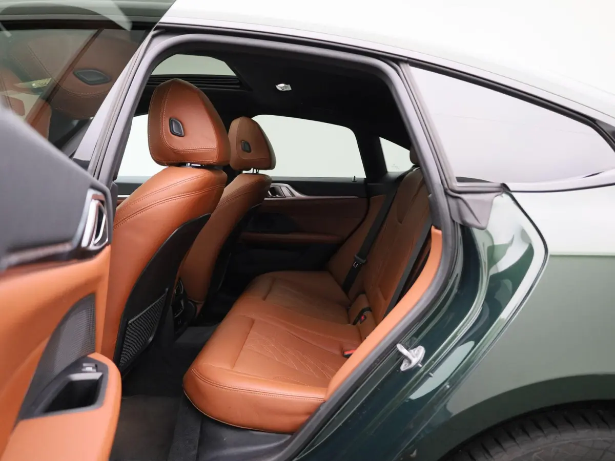eDrive40 High Executive 84 kWh M-PAKKET | STOEL KOELING EN VERWARMING | PANORAMADAK | ADEPTIVE CRUISE | HUD| MEMORY STOELEN | CAMERA | KEYLESS | STOELVERWARMING ACHTER |