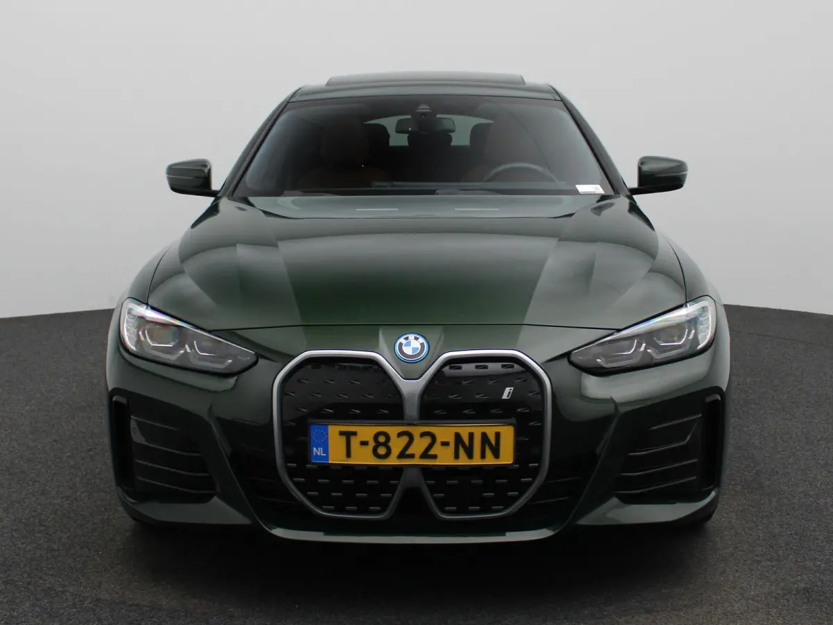 eDrive40 High Executive 84 kWh M-PAKKET | STOEL KOELING EN VERWARMING | PANORAMADAK | ADEPTIVE CRUISE | HUD| MEMORY STOELEN | CAMERA | KEYLESS | STOELVERWARMING ACHTER |