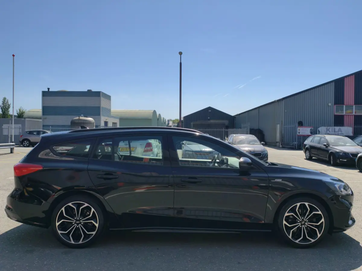 1.0 EcoBoost ST-LINE-NAVI-APPLE CARPLAY