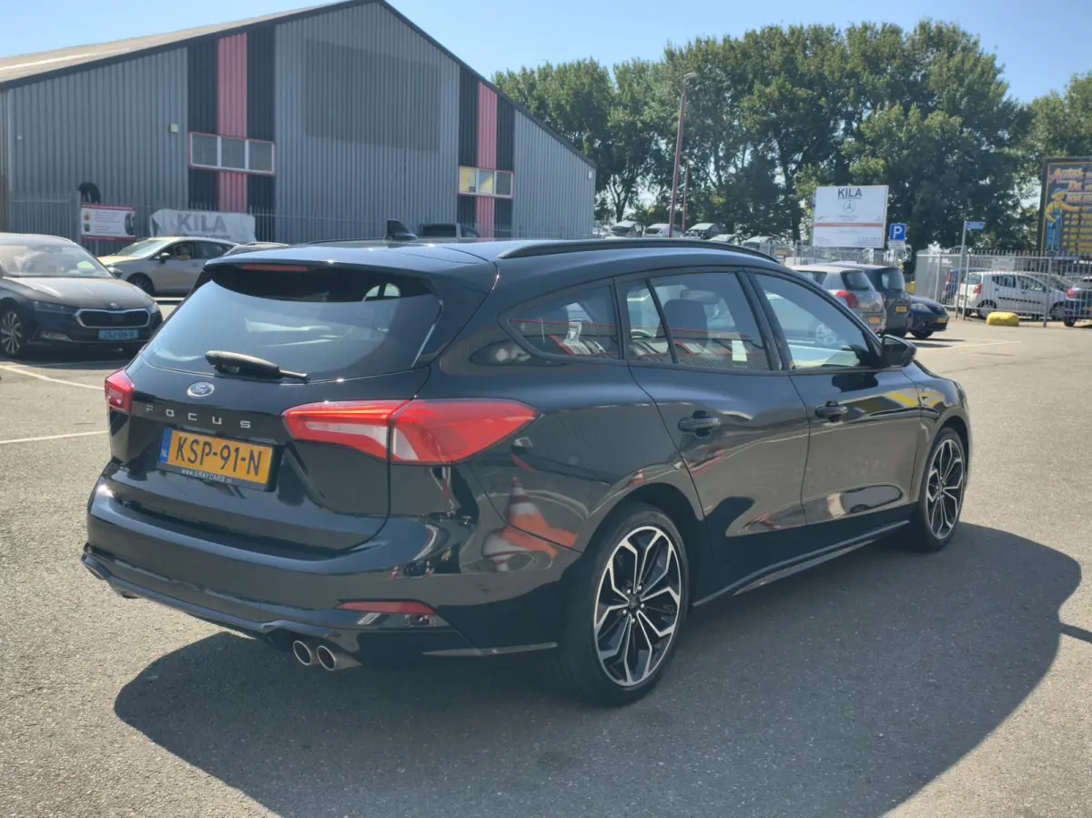 1.0 EcoBoost ST-LINE-NAVI-APPLE CARPLAY
