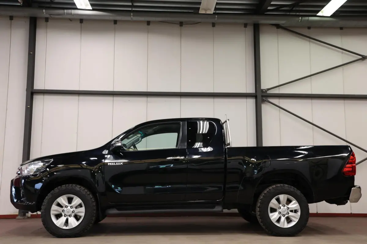 2.4 D-4D-F Xtra Cab 4X4 MET 3500KG TREKVERMOGEN
