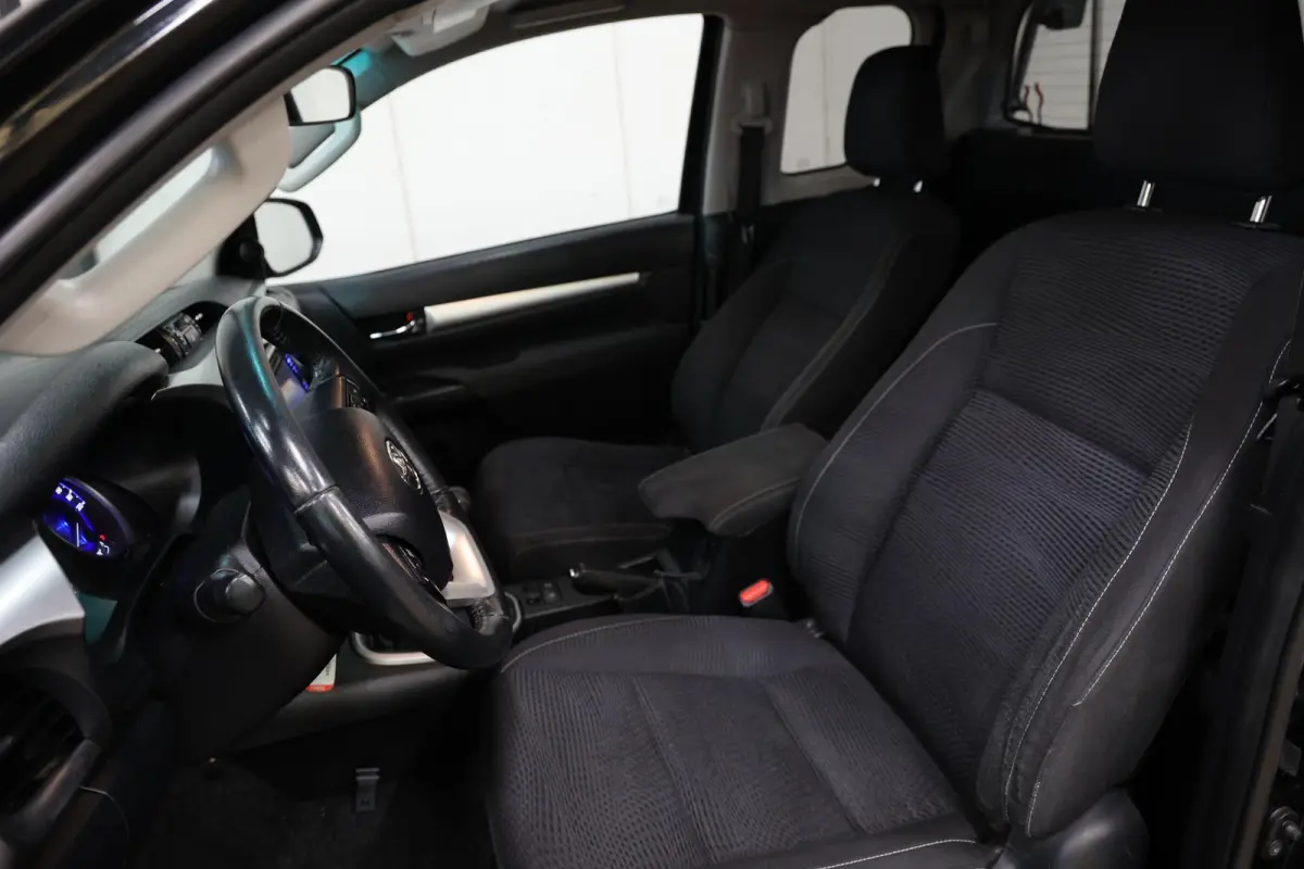 2.4 D-4D-F Xtra Cab 4X4 MET 3500KG TREKVERMOGEN