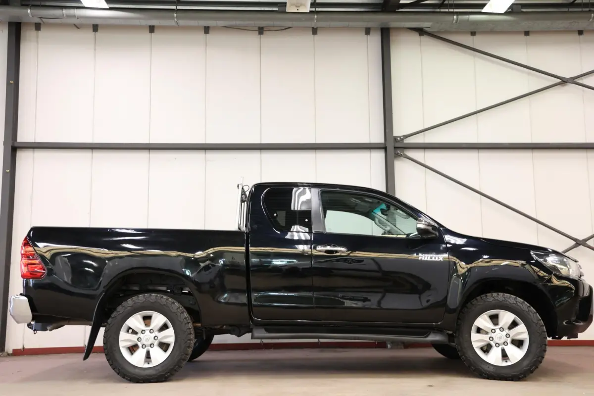 2.4 D-4D-F Xtra Cab 4X4 MET 3500KG TREKVERMOGEN