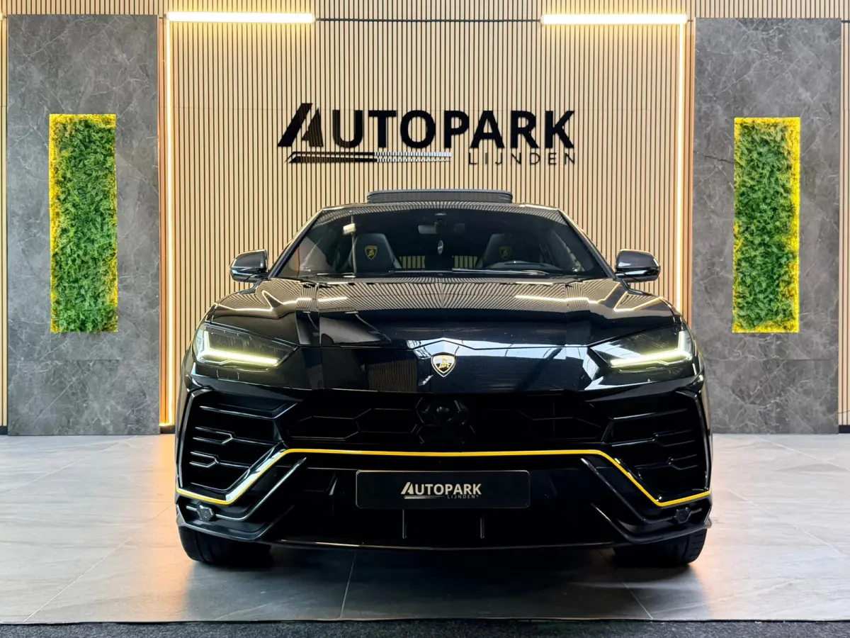 4.0 V8 |PANO|AKRAPOVIC|B&O|MASSAGE|CERAMIC|HuD|CARBON|SOFTCLOSE|360 CAMERA|GARANTIE 03/2027|23 INCH|650PK|BOMVOL!