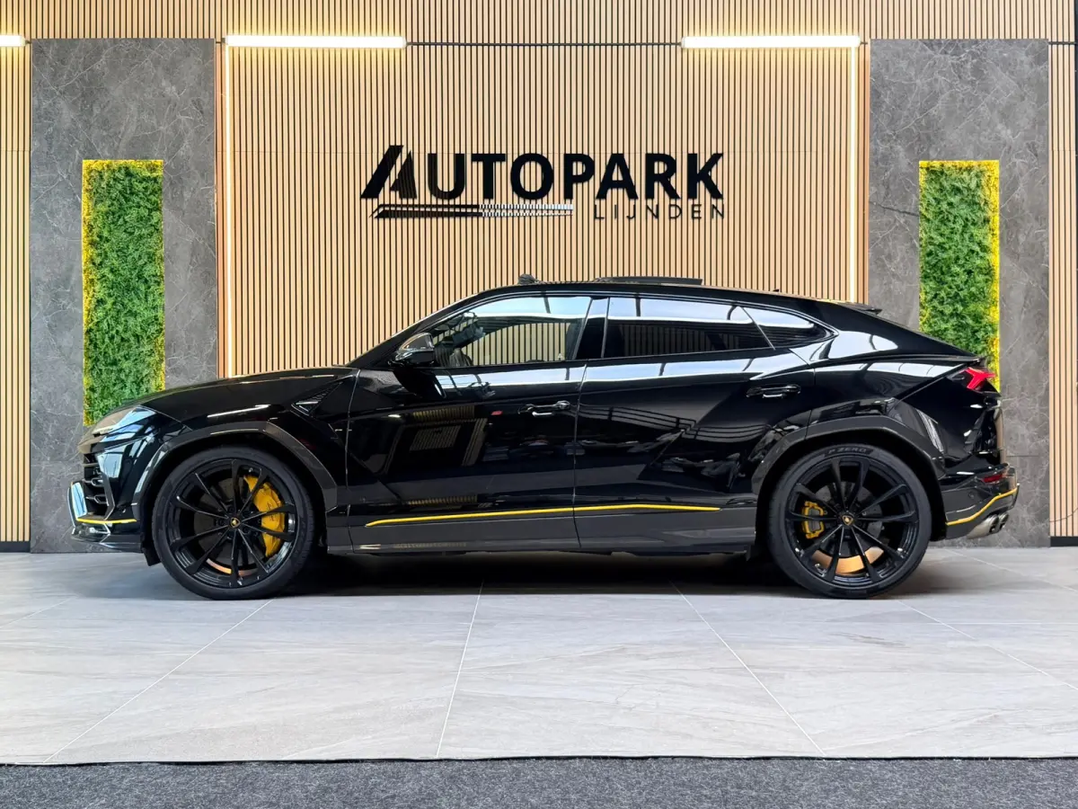 4.0 V8 |PANO|AKRAPOVIC|B&O|MASSAGE|CERAMIC|HuD|CARBON|SOFTCLOSE|360 CAMERA|GARANTIE 03/2027|23 INCH|650PK|BOMVOL!