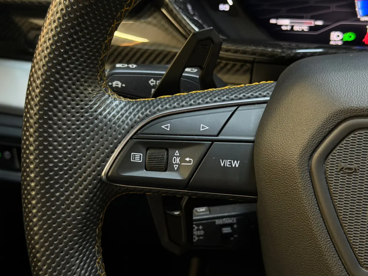 4.0 V8 |PANO|AKRAPOVIC|B&O|MASSAGE|CERAMIC|HuD|CARBON|SOFTCLOSE|360 CAMERA|GARANTIE 03/2027|23 INCH|650PK|BOMVOL!