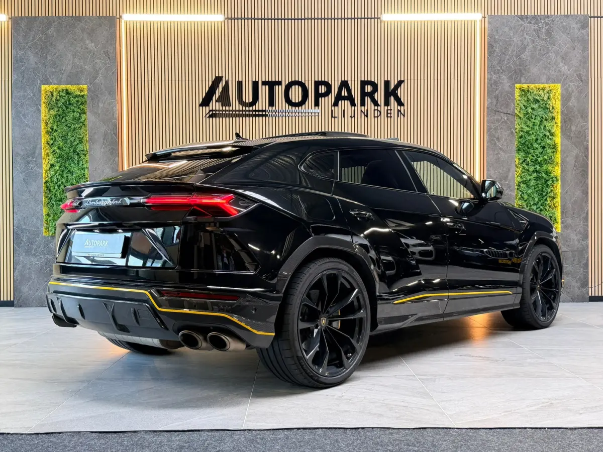 4.0 V8 |PANO|AKRAPOVIC|B&O|MASSAGE|CERAMIC|HuD|CARBON|SOFTCLOSE|360 CAMERA|GARANTIE 03/2027|23 INCH|650PK|BOMVOL!