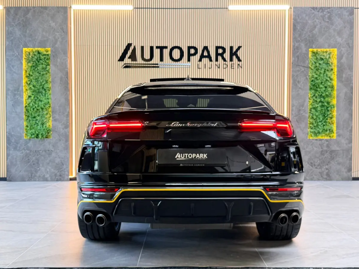 4.0 V8 |PANO|AKRAPOVIC|B&O|MASSAGE|CERAMIC|HuD|CARBON|SOFTCLOSE|360 CAMERA|GARANTIE 03/2027|23 INCH|650PK|BOMVOL!