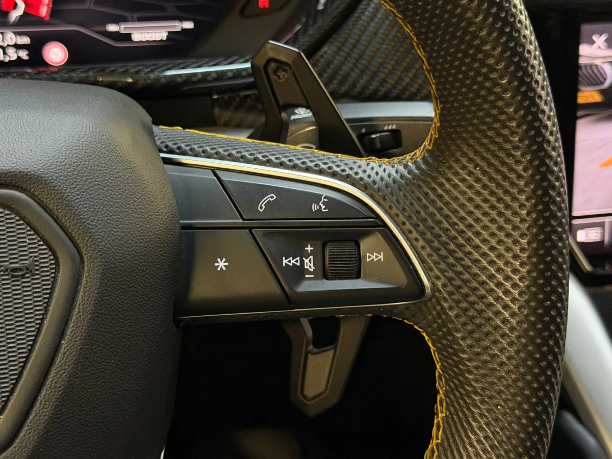 4.0 V8 |PANO|AKRAPOVIC|B&O|MASSAGE|CERAMIC|HuD|CARBON|SOFTCLOSE|360 CAMERA|GARANTIE 03/2027|23 INCH|650PK|BOMVOL!