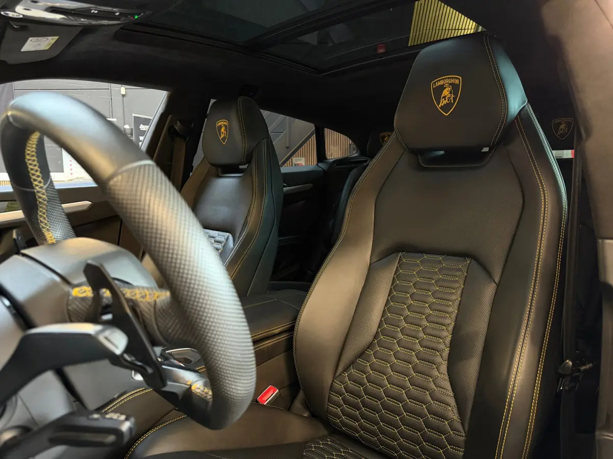 4.0 V8 |PANO|AKRAPOVIC|B&O|MASSAGE|CERAMIC|HuD|CARBON|SOFTCLOSE|360 CAMERA|GARANTIE 03/2027|23 INCH|650PK|BOMVOL!