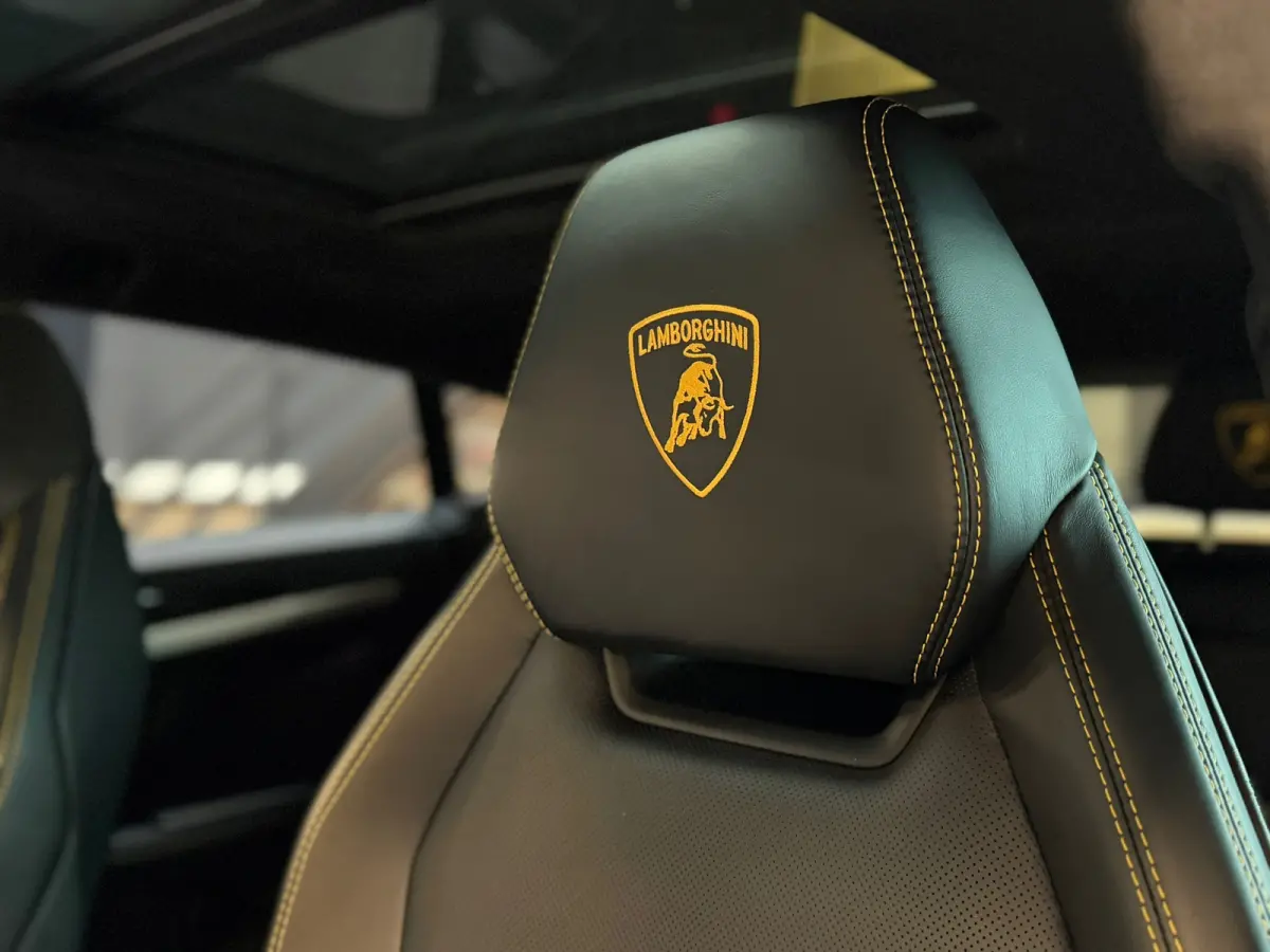 4.0 V8 |PANO|AKRAPOVIC|B&O|MASSAGE|CERAMIC|HuD|CARBON|SOFTCLOSE|360 CAMERA|GARANTIE 03/2027|23 INCH|650PK|BOMVOL!