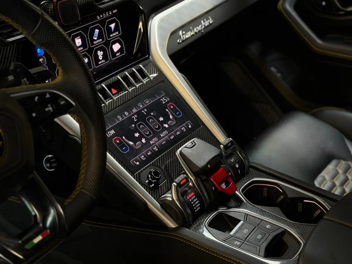 4.0 V8 |PANO|AKRAPOVIC|B&O|MASSAGE|CERAMIC|HuD|CARBON|SOFTCLOSE|360 CAMERA|GARANTIE 03/2027|23 INCH|650PK|BOMVOL!