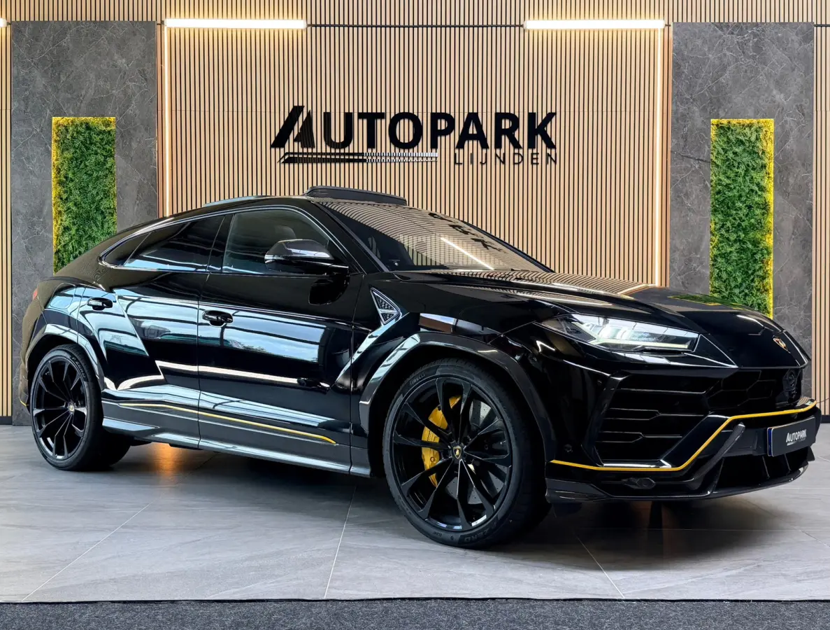 4.0 V8 |PANO|AKRAPOVIC|B&O|MASSAGE|CERAMIC|HuD|CARBON|SOFTCLOSE|360 CAMERA|GARANTIE 03/2027|23 INCH|650PK|BOMVOL!