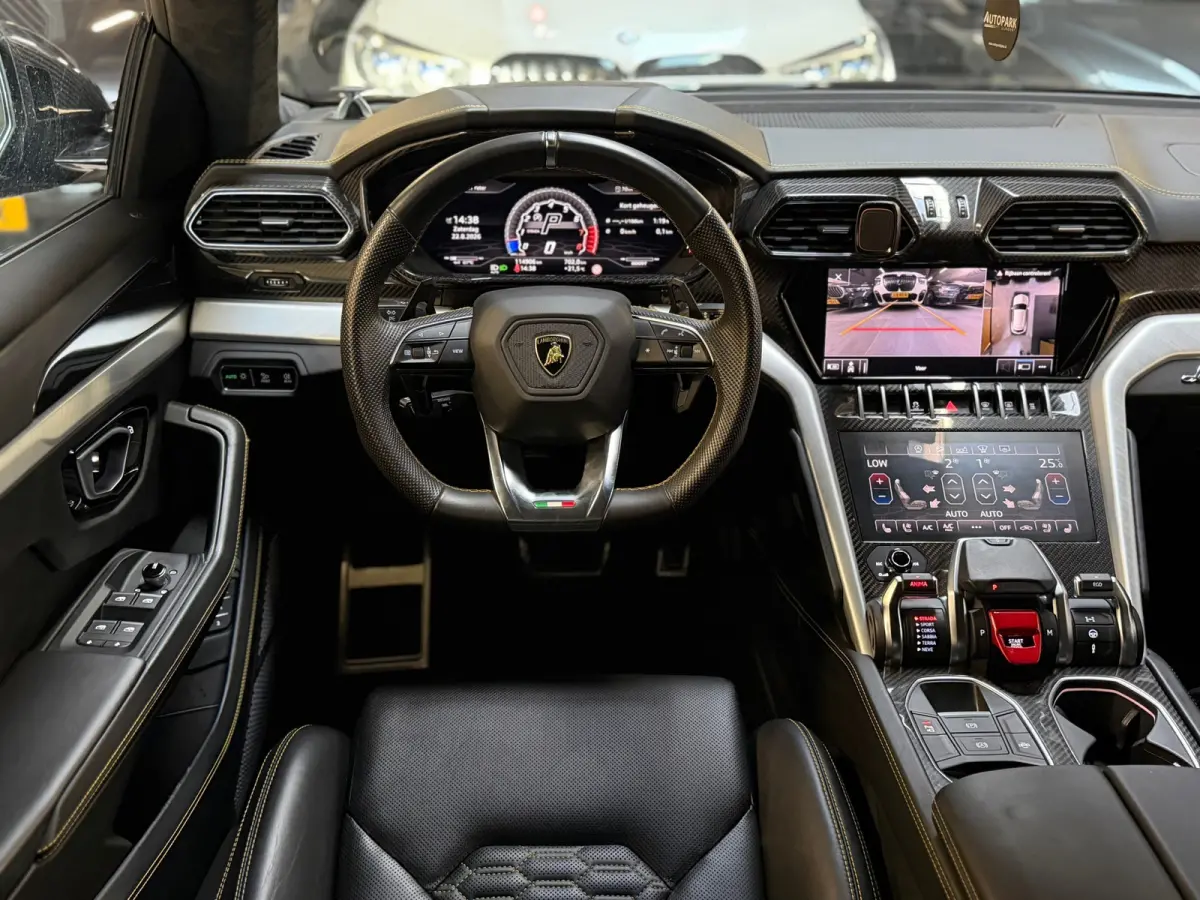 4.0 V8 |PANO|AKRAPOVIC|B&O|MASSAGE|CERAMIC|HuD|CARBON|SOFTCLOSE|360 CAMERA|GARANTIE 03/2027|23 INCH|650PK|BOMVOL!
