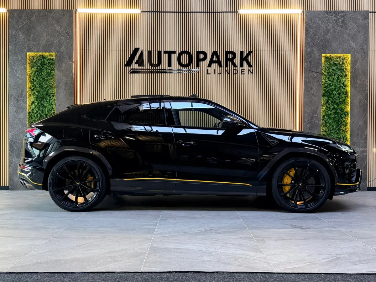 4.0 V8 |PANO|AKRAPOVIC|B&O|MASSAGE|CERAMIC|HuD|CARBON|SOFTCLOSE|360 CAMERA|GARANTIE 03/2027|23 INCH|650PK|BOMVOL!