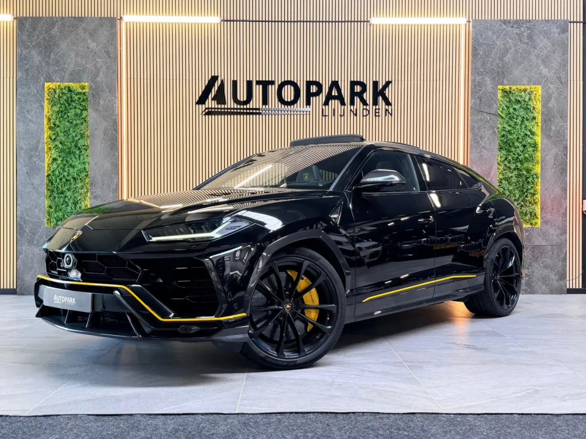4.0 V8 |PANO|AKRAPOVIC|B&O|MASSAGE|CERAMIC|HuD|CARBON|SOFTCLOSE|360 CAMERA|GARANTIE 03/2027|23 INCH|650PK|BOMVOL!
